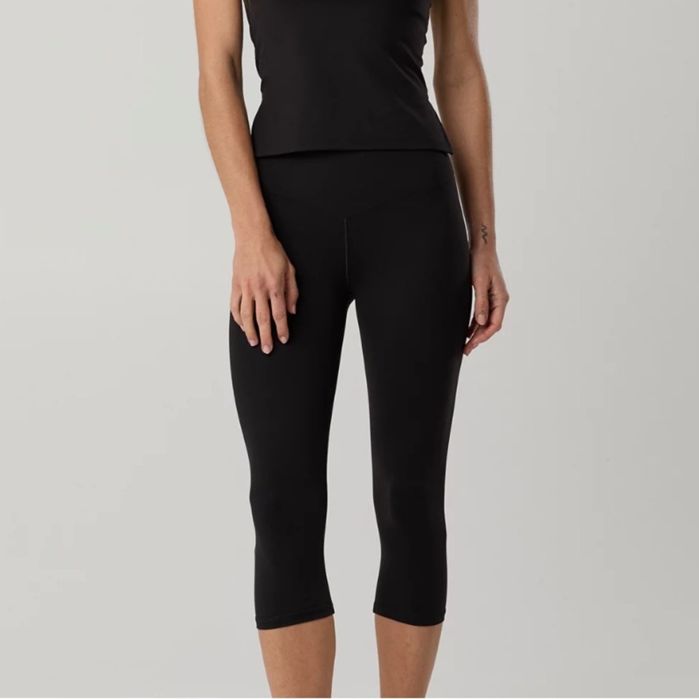 NWOT Offline By Aerie Real Me XTRA High Waisted Capri Black